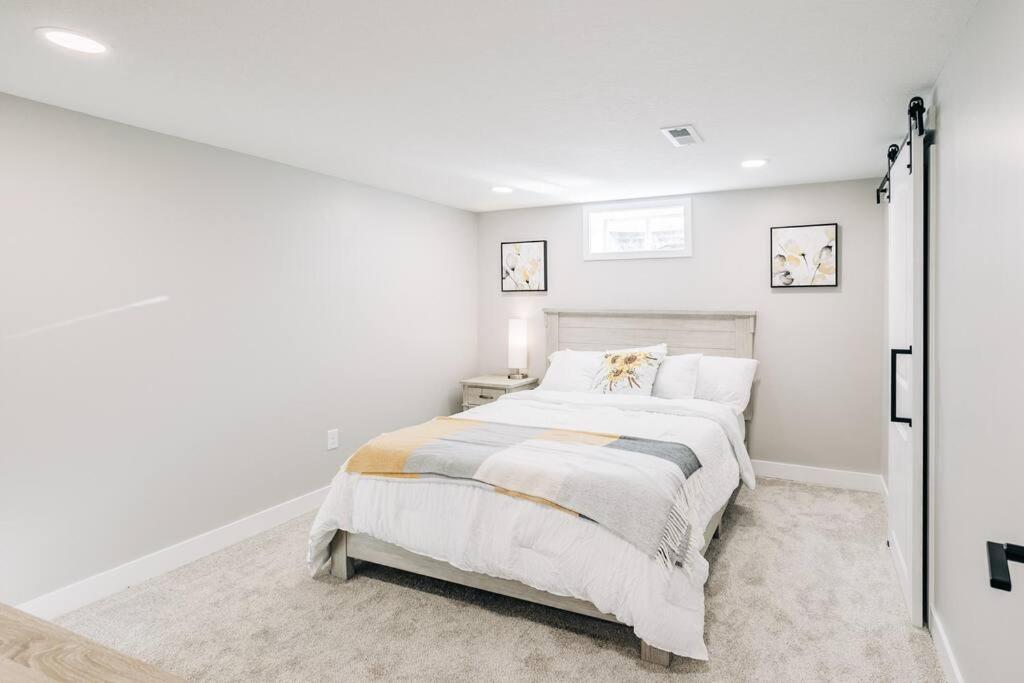 Beautiful Luxury Home Freshly Renovated With Big Yard, Seating & Grill Pad Cottage Grove Extérieur photo