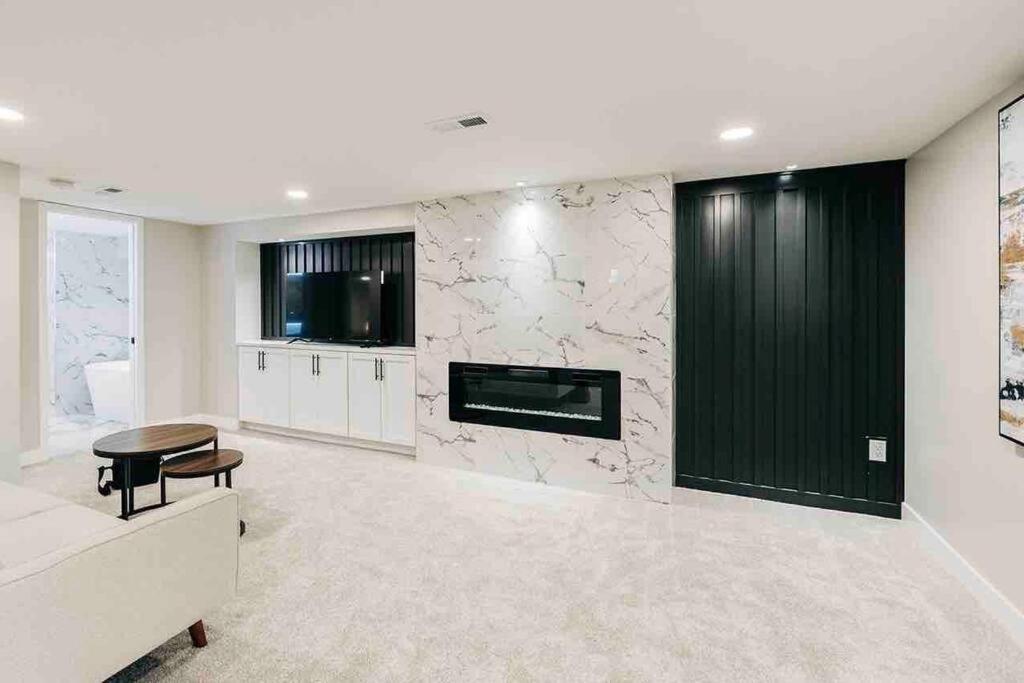 Beautiful Luxury Home Freshly Renovated With Big Yard, Seating & Grill Pad Cottage Grove Extérieur photo