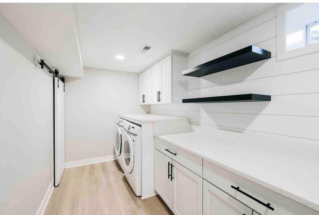 Beautiful Luxury Home Freshly Renovated With Big Yard, Seating & Grill Pad Cottage Grove Extérieur photo