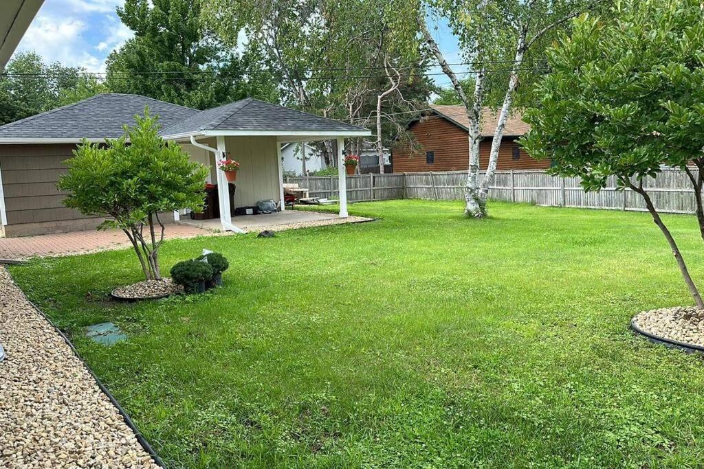 Beautiful Luxury Home Freshly Renovated With Big Yard, Seating & Grill Pad Cottage Grove Extérieur photo