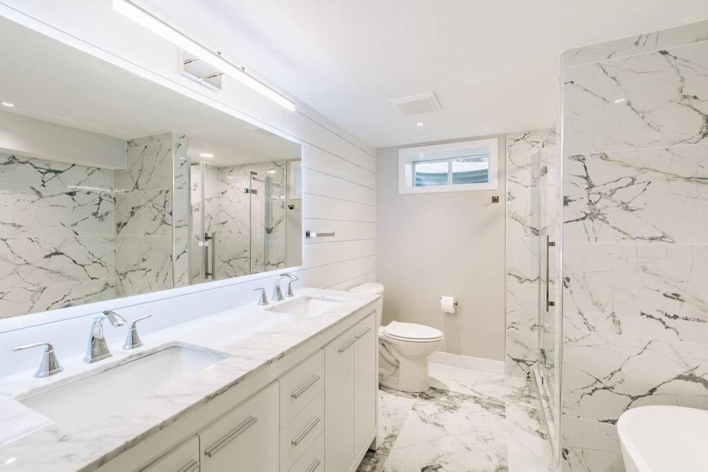 Beautiful Luxury Home Freshly Renovated With Big Yard, Seating & Grill Pad Cottage Grove Extérieur photo