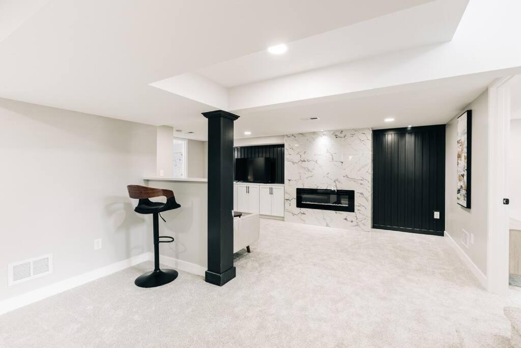 Beautiful Luxury Home Freshly Renovated With Big Yard, Seating & Grill Pad Cottage Grove Extérieur photo